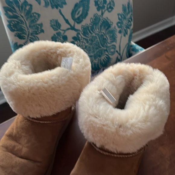 UGG Classic Short Boots US size 10 - Picture 12 of 13